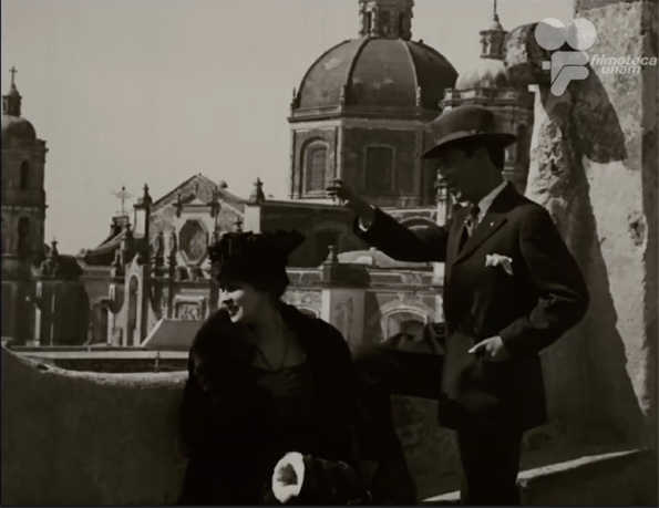 Figure 8. Carlos and Lupita looking back at Mexico City from Tepeyac Hill (54:46). Courtesy FILMOTECA UNAM.